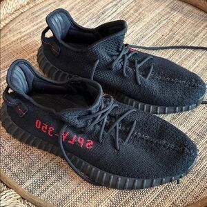 ADIDAS YEEZY Sneakers Boost 350 V2 Bred CP9652 Black/Red SIZE 11.5 GUC